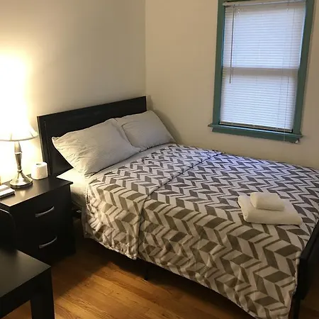 Hollywood Llc Homestay Chicago