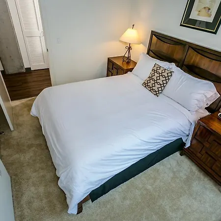 Royal Living Group Union Station Apartment *