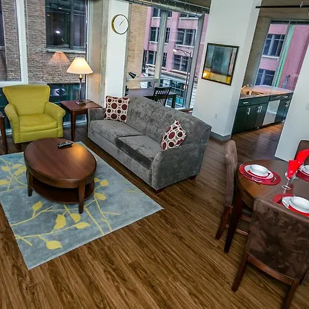 Royal Living Group Union Station Apartment *