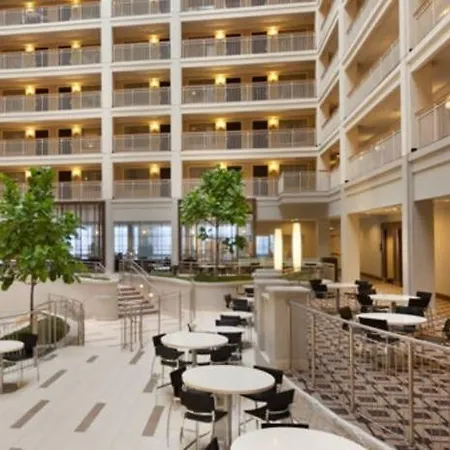 Embassy - Downtown River North Hotel