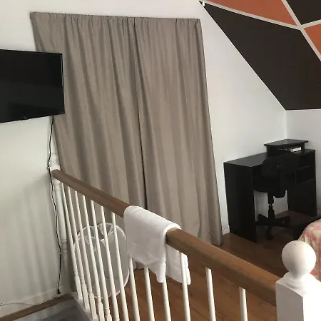 Hollywood Llc Homestay Chicago