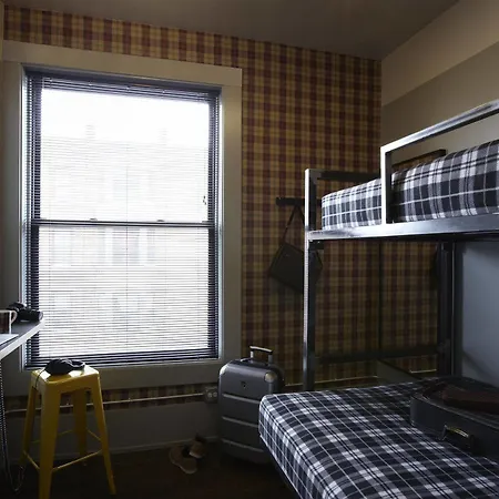 Holiday Jones Hostel Chicago