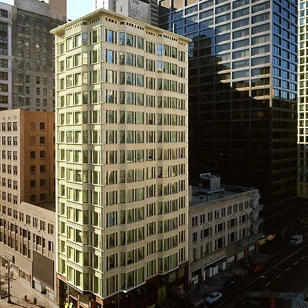 Staypineapple, An Iconic Hotel, The Loop Hotel Chicago