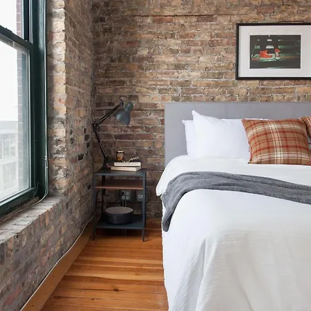 Contemporary Wicker Park Suites By Sonder
