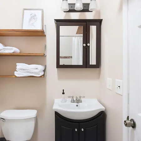 Contemporary Wicker Park Suites By Sonder Chicago