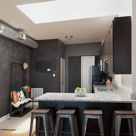 Contemporary Wicker Park Suites By Sonder *