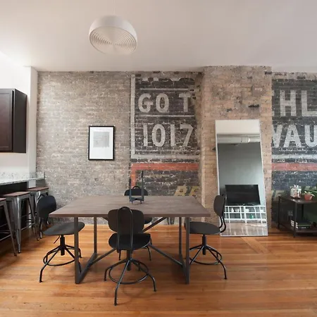 Contemporary Wicker Park Suites By Sonder Chicago