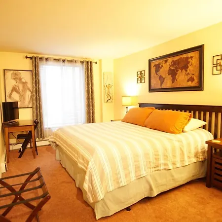 Cozy 2 Bed 2 Bath In Lincoln Park * Chicago
