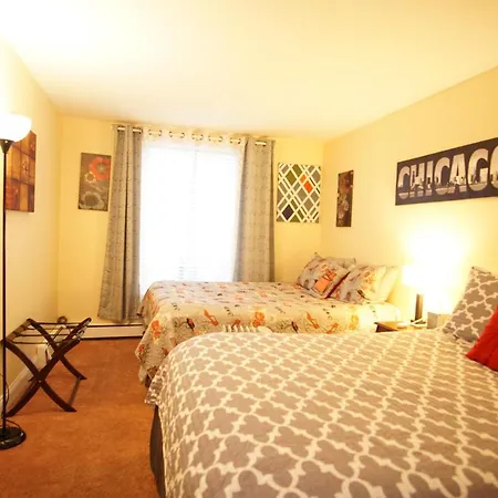 Cozy 2 Bed 2 Bath In Lincoln Park * Chicago