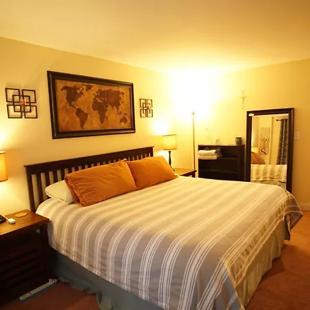 Cozy 2 Bed 2 Bath In Lincoln Park *