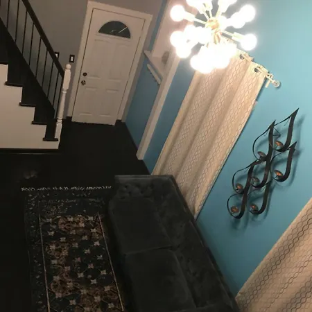 Pilsen Roadhouse Homestay Chicago