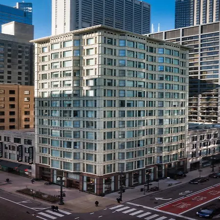Staypineapple, An Iconic Hotel, The Loop Chicago