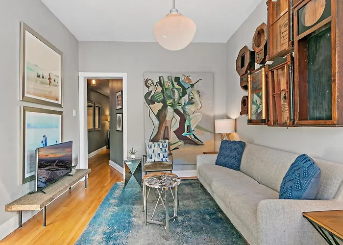 Trendy 2Br Apartment With Modern Amenities - Halsted 2A