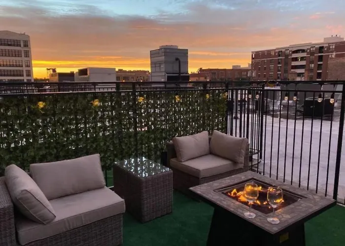 Luxury 3Br Spacious Suite Sleeps 8 Guests With Patio, Skyline View, Optional Parking And Gym Access Near Mccormick Place And Lakefront