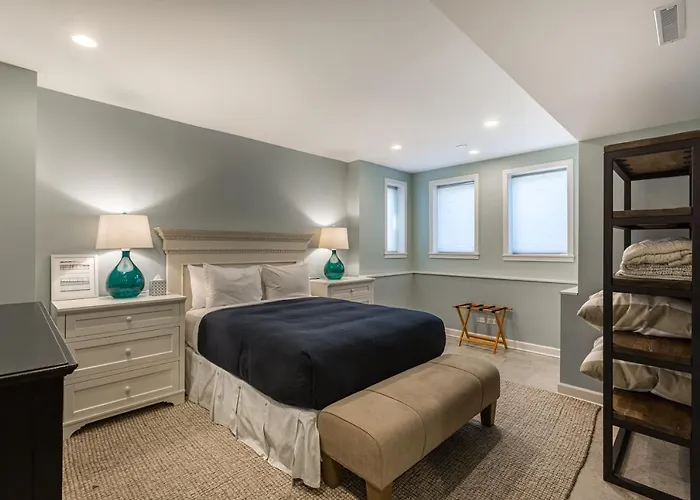 Pet Friendly! Charming And Cozy - Close To Depaul And Public Transit Apts