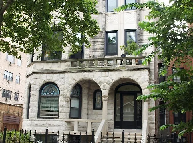 Stone Mansion Sleeps 10-20 Free Tv & Parking