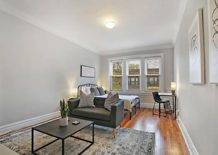 Inviting Studio Apt With Well-Equipped Kitchen - Milwaukee 2F