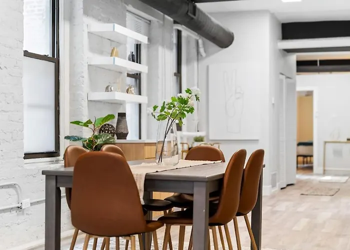 2Br Bright & Cozy Apartment - Hubbard 2