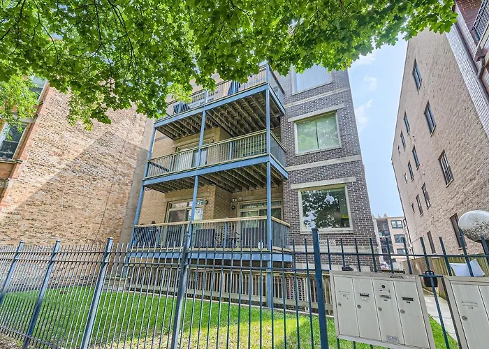 University Of Chicago Condo - 1 Bed / 2 Bath W/Parking Space