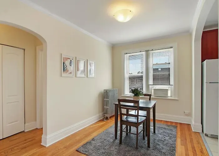 Ideal, Spacious & Furnished 1Br Apartment - Cullom C2