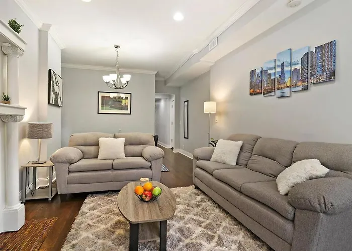 Live The Dream In Wrigleyville\'S 3Br Gem