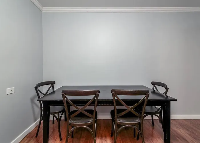 Mtm Fully Furnished Rental In Old Town - 2 Beds