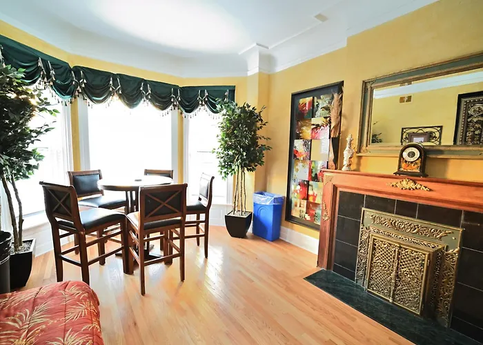 City Villa Sleeps 10-20 Free Tv & Parking