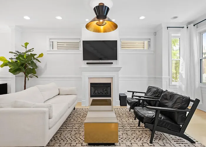 Luxe Sfh Bucktown Retreat With Garage Parking