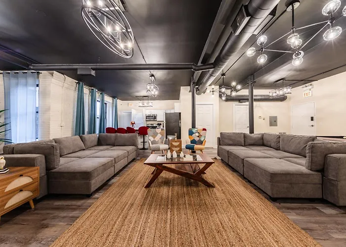 Family And Group Friendly 5Br Spacious Unit With Pool Table And Optional Parking Near Mccormick Place And Soldier Field