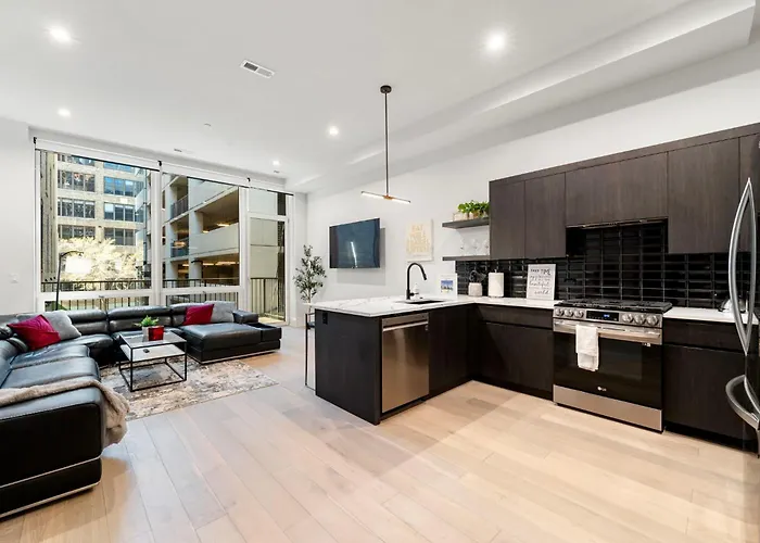 River North Central Home With Balcony