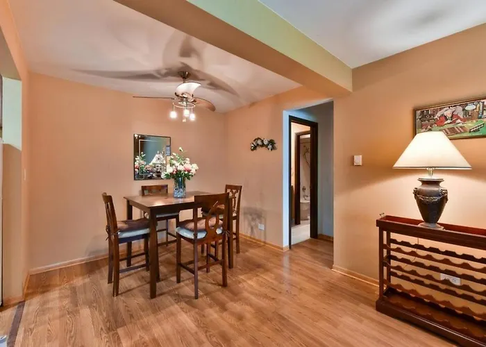 Luxurious Condo In Top Rated Neighborhood