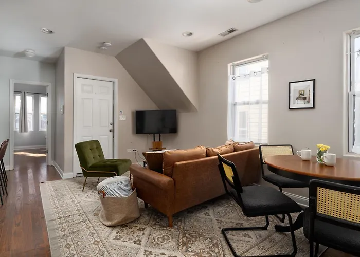 Logan Square Penthouse S3 - With Parking And Patio