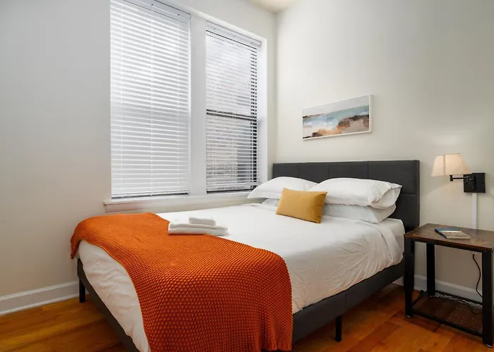 Ukrainian Village 3Br Apartment