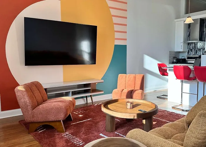 Chic 2 Bedroom 1 Parking Sleeps 6