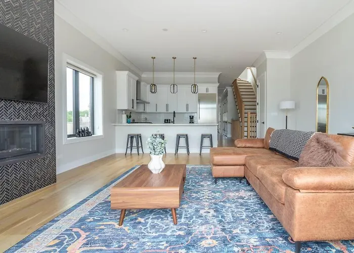 Large 2-Bedroom With Huge Roof Deck View Of Chicago Skyline