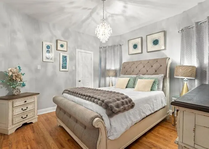 New Luxurious 5Bd-2Ba Home-Free Wine-2Car Parking