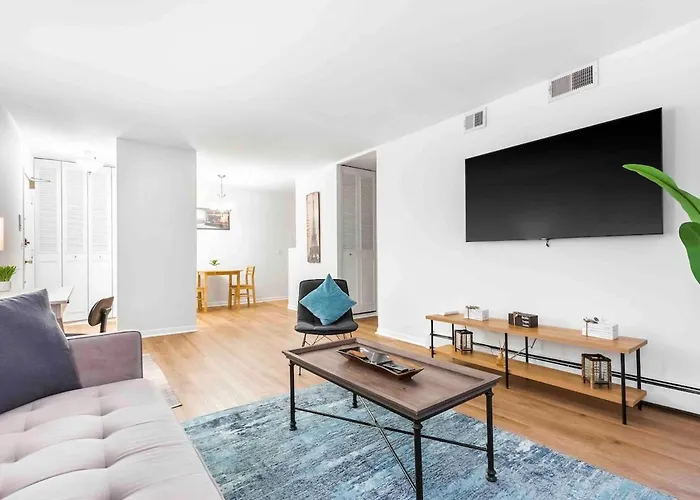 Pristine Lakeview Boystown Wrigley Haven Chicago