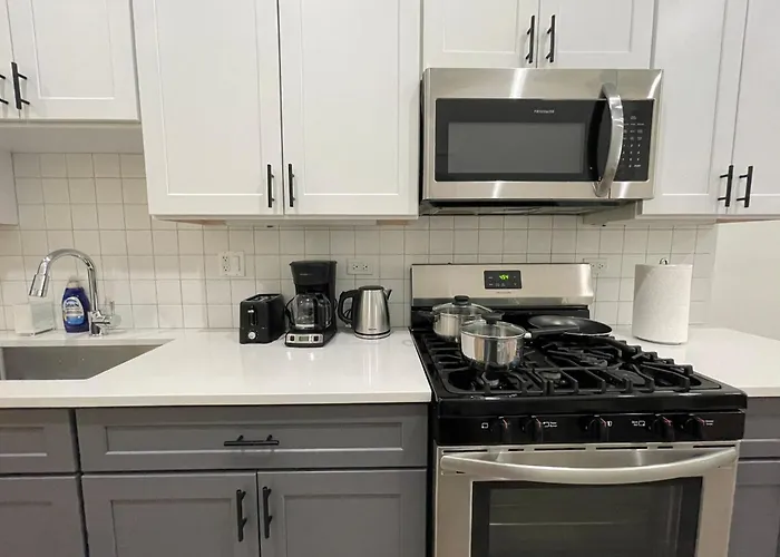Modern Apartment Close To Downtown Chicago