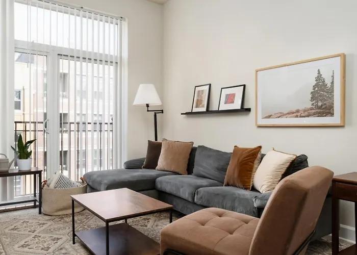 Ukrainian Village 3Br Apartment