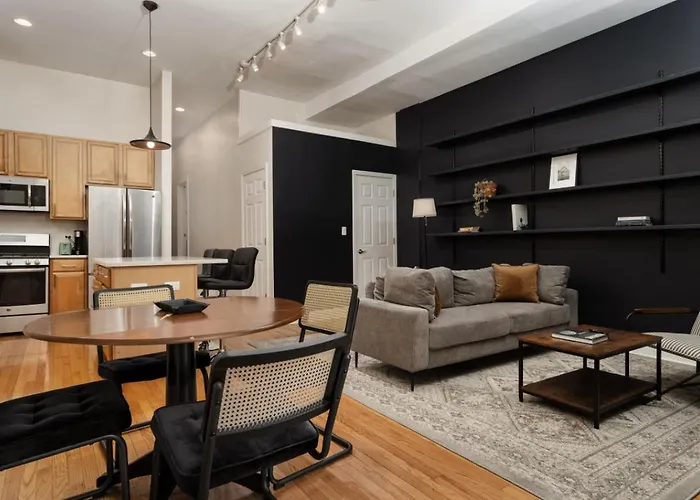 Bucktown 2Br Apt With Office And Courtyard
