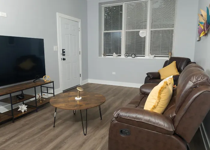 Pristine 3Bdr 2Ba Condo Uchicago