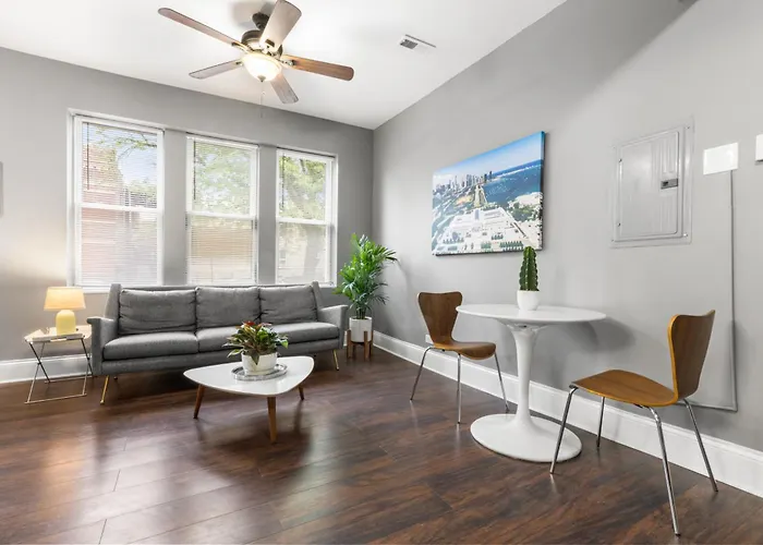 Stylish Humboldt Park Retreat - Walk To Parks & Easy Transit!