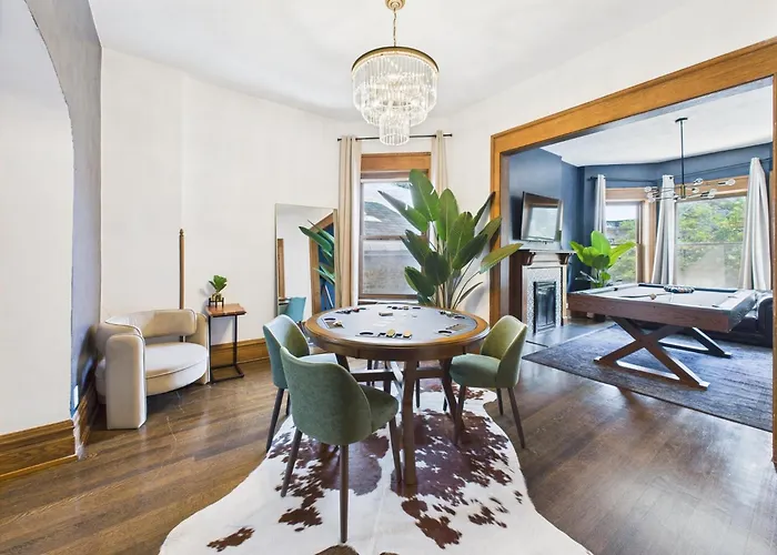 Wrigleyville Gem With Hidden Bar & Vintage Charm