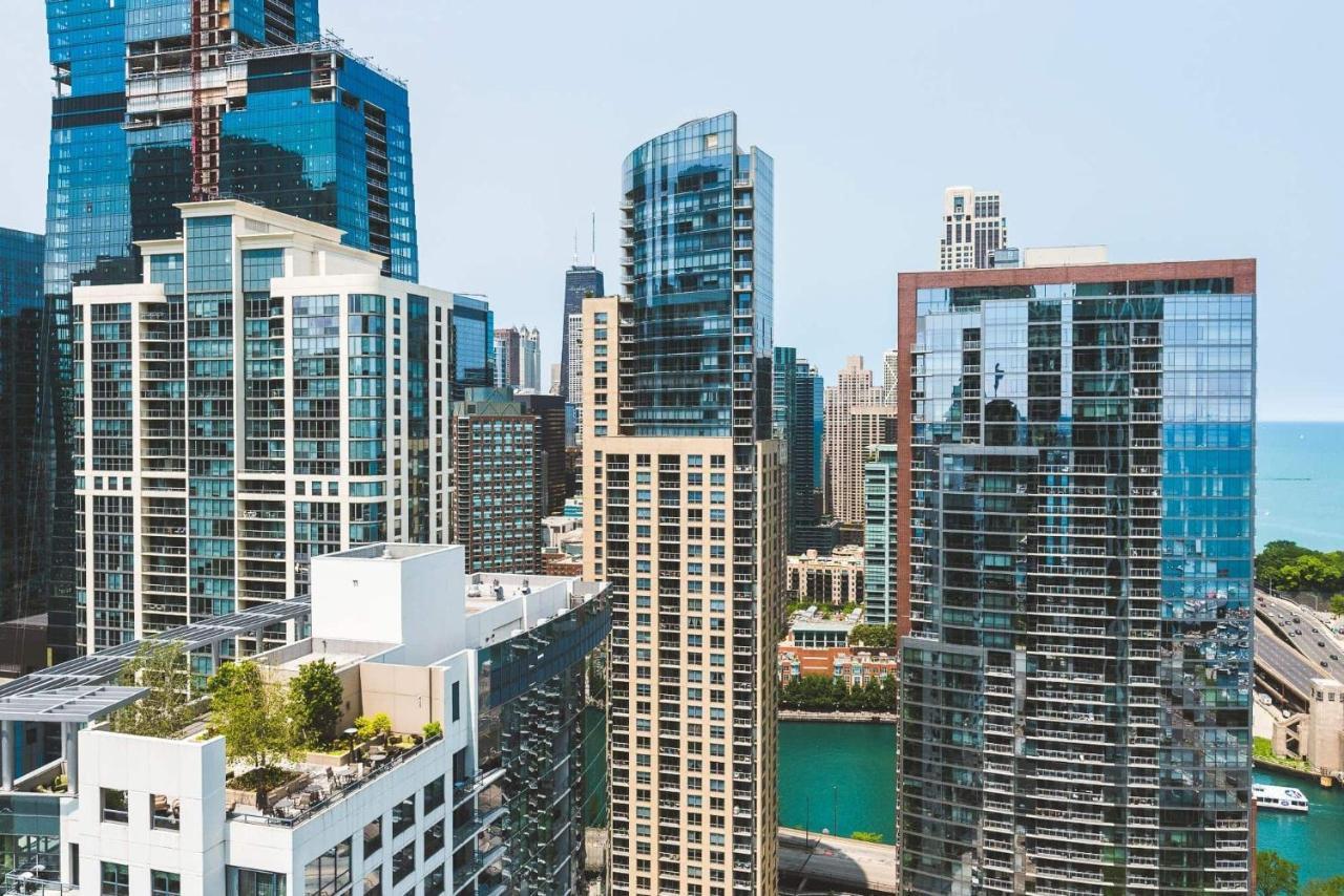 3br Stunning Spacious Sky Loft Indoor Pool, Parking & Incredible Views Apartment Chicago