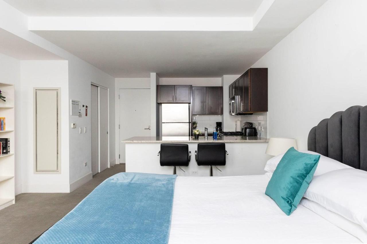Frontdesk Debonair Studio Apt With View Apartment