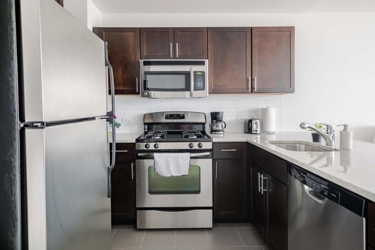 Apartment Frontdesk Debonair Studio Apt With View Chicago