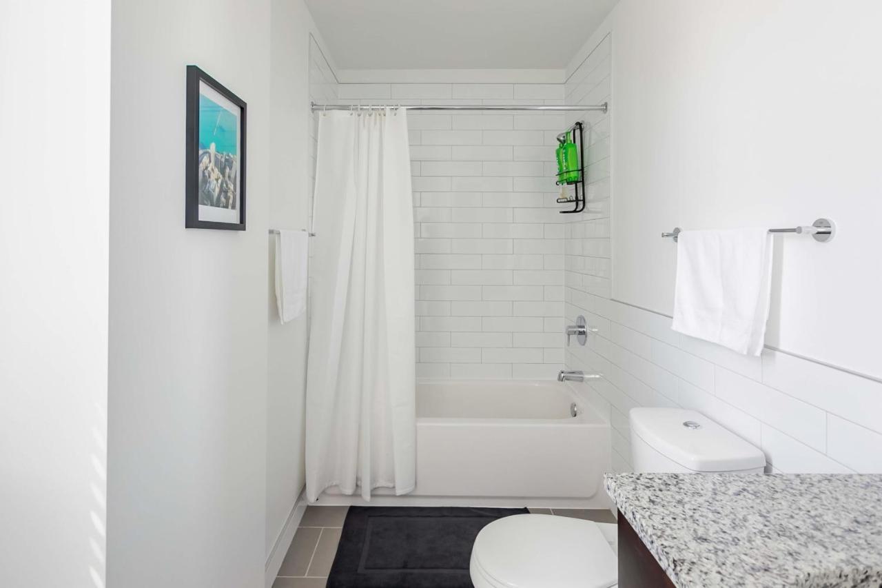 Frontdesk Debonair Studio Apt With View Apartment Chicago