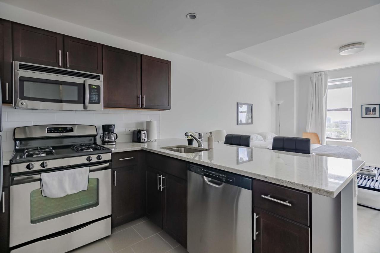 Frontdesk Debonair Studio Apt With View Apartment