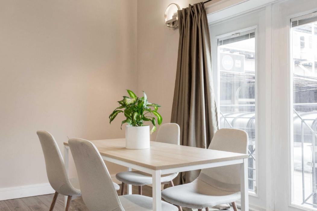 The Double Play - Modern 2br Apts Right Next To Wrigley Field & Transit! - Perfect For Cubs Fans Chicago