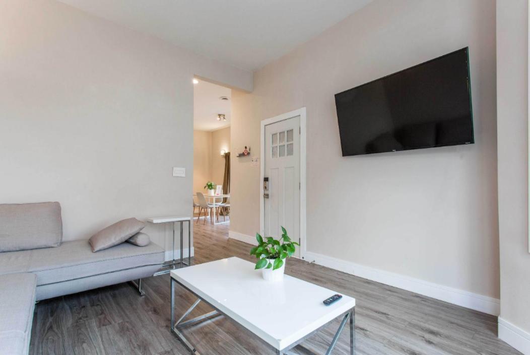 The Double Play - Modern 2br Apts Right Next To Wrigley Field & Transit! - Perfect For Cubs Fans * Chicago